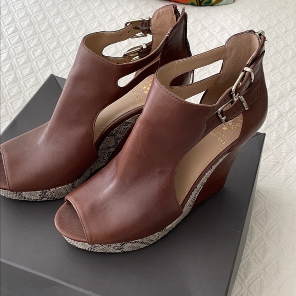 Vince Camuto Brown leather and snakeskin wedges.